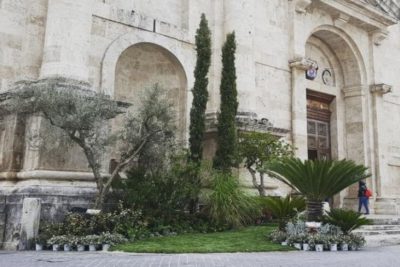 Da Piceno Time – Ascoli Piceno, bellissimo giardino temporaneo davanti alla Cattedrale di Sant’Emidio